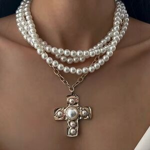 💛 NEW Elegant Pearl and Gold Cross Necklace 💛